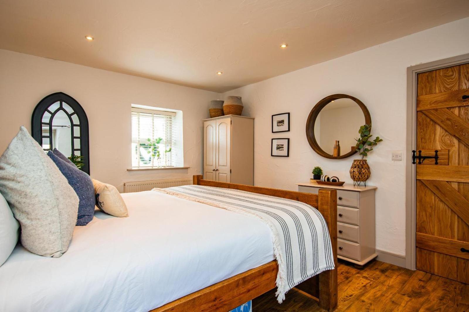 Cosy Farm Conversion In The Heart Of Pembrokeshire Maenclochog Exterior photo