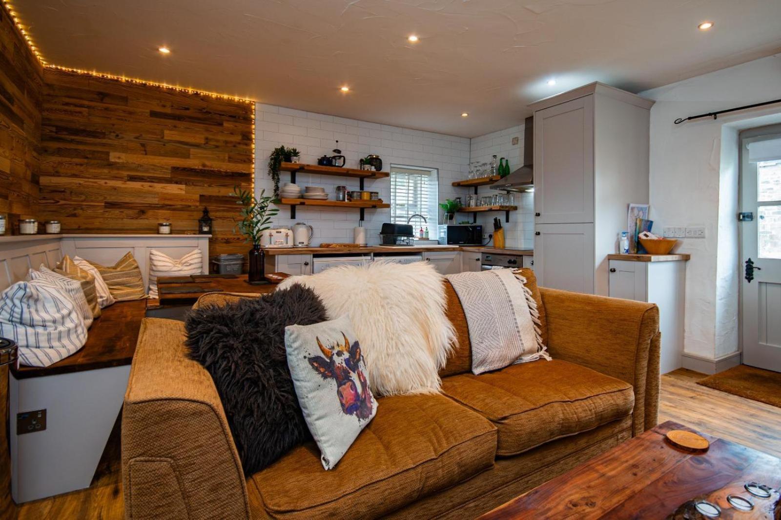 Cosy Farm Conversion In The Heart Of Pembrokeshire Maenclochog Exterior photo